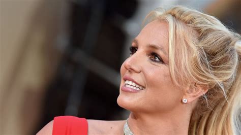 girls mirror nudes|Britney Spears posts naked pictures on Instagram as a ‘free。